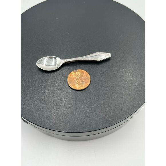 Signed Sterling Silver Vintage Mini Decorated Handle Condiment Spoon Brooch - Picture 4 of 11